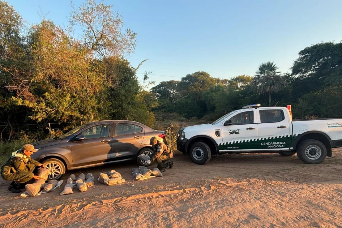 Detuvieron a dos personas que intentaron fugarse con 30 kilos de marihuana
