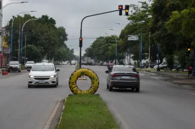 Ya funciona un nuevo complejo semaforizado en avenida Juan B. Justo y México