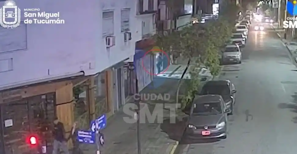 VIDEO. Las cámaras de seguridad captaron al delincuente tras el robo.