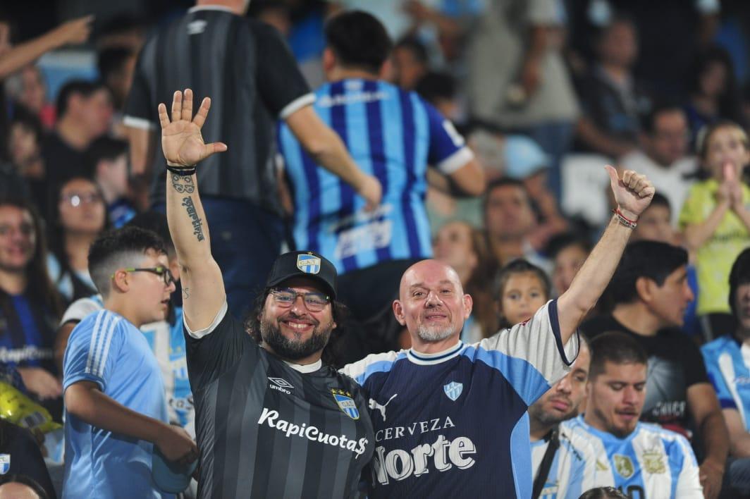 REENCUENTROS. Diego Estévez Carrasco vino de visita desde España y se reencontró con su amigo de la infancia, Ariel Pellegrini.