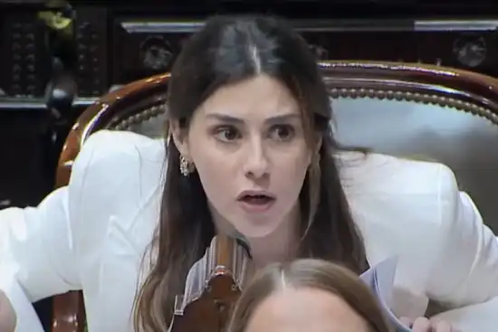 Marcela Pagano justificó su ausencia en Diputados y apuntó contra Adorni:  “Show mediático”