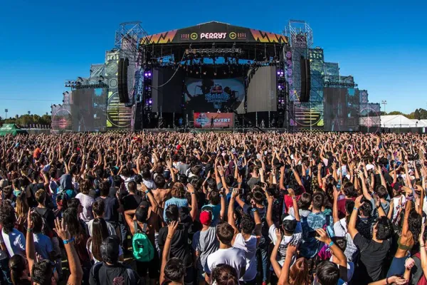 LollaCashless en Lollapalooza 2025: cómo cargar dinero en la pulsera para compras