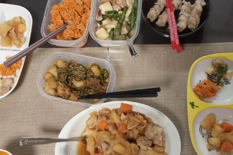 COMIDA TÍPICA. En Japón, Magdalena fue recibida por una familia y una ''mamá'' que le preparaba comida a ella y a sus ''hermanos'''. / AFS