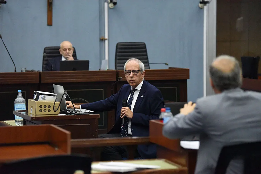 PERITO. El ingeniero civil Francisco Pedro Guzmán, en su exposición.