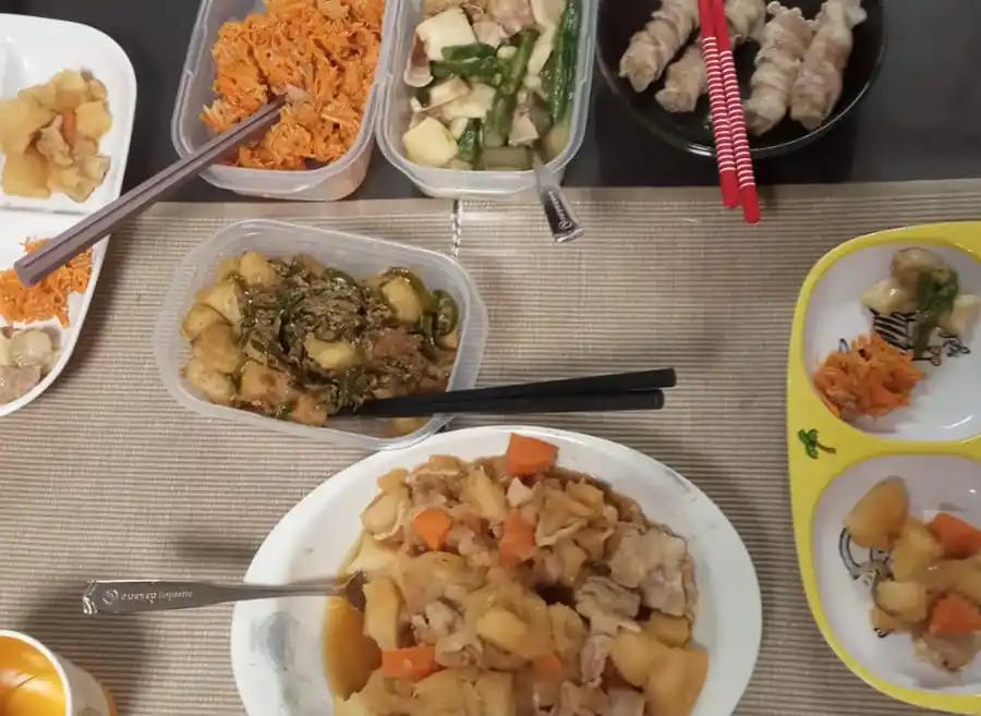 COMIDA TÍPICA. En Japón, Magdalena fue recibida por una familia y una ''mamá'' que le preparaba comida a ella y a sus ''hermanos'''. / AFS