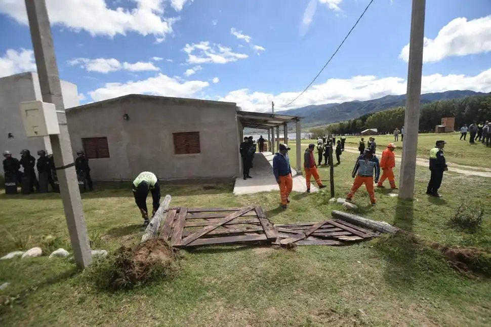 Usurpaciones: se concretaron las primeras demoliciones en El Mollar