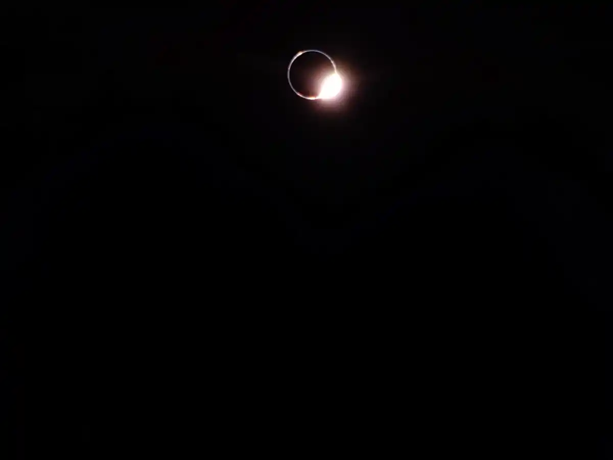 14 DE MARZO DE 2025. Un eclipse sola con forma de anillo de diamante captado por la sonda enviada a la Luna. / FIREFLY AEROSPACE