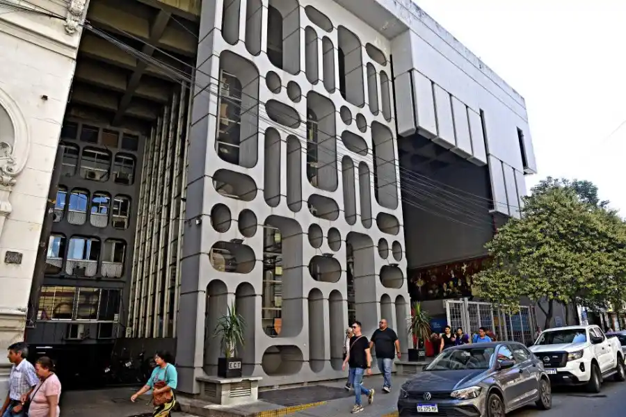 EDIFICIO OFICIAL. Sede del Ente Cultural de Tucumán, San Martín 251.