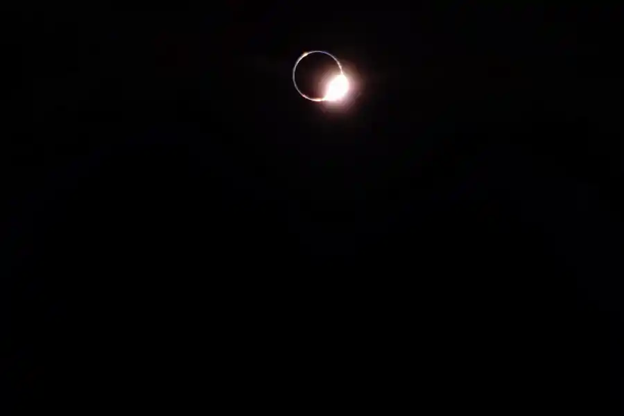 14 DE MARZO DE 2025. Un eclipse sola con forma de anillo de diamante captado por la sonda enviada a la Luna. / FIREFLY AEROSPACE