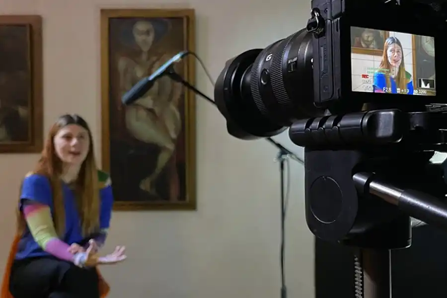 ENTREVISTAS. Luchi Tagliapietra abrió su corazón en una de las entrevistas de la obra. / MUSICA ENTRE EL SMOG