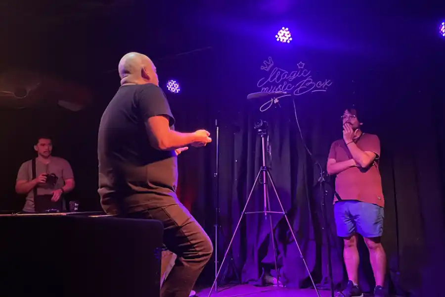 ROCK TUCUMANO. El documental incluye shows en vivo de artistas contemporáneos como Estación Experimental. / MUSICA ENTRE EL SMOG