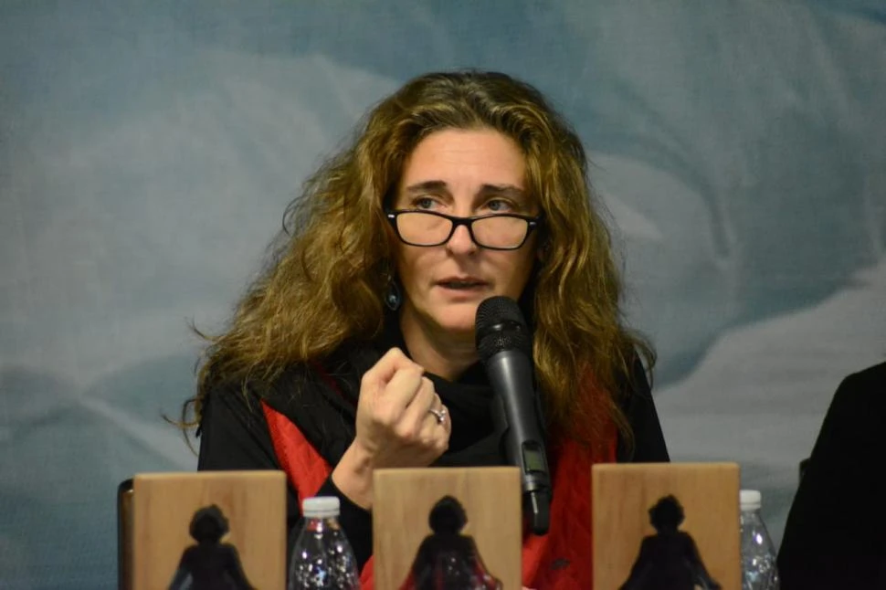 ORGANIZADORA. Fabiana Lávaque, presidenta del Colegio de Psicólogos.