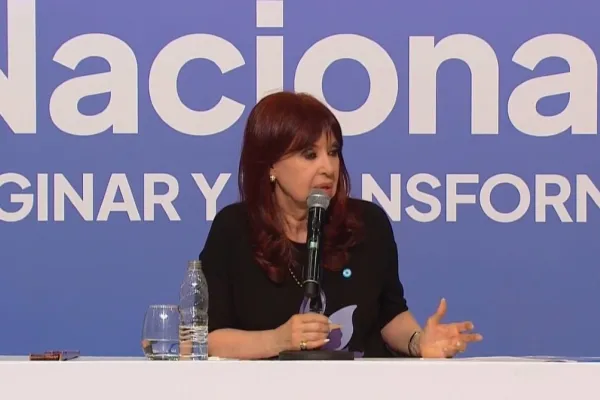 Cristina Kirchner criticó a los peronistas que le dieron “un cheque en  blanco” a Milei