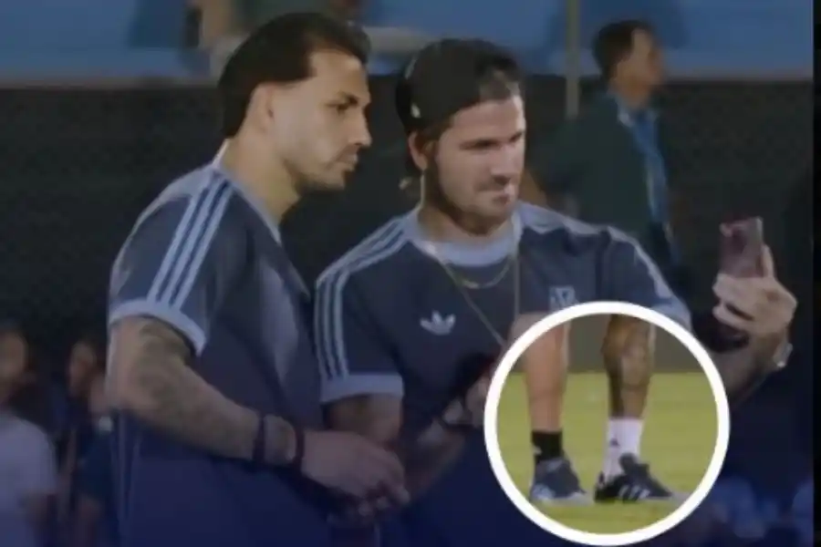 El ritual entre De Paul y Paredes tuvo un toque especial ante Uruguay