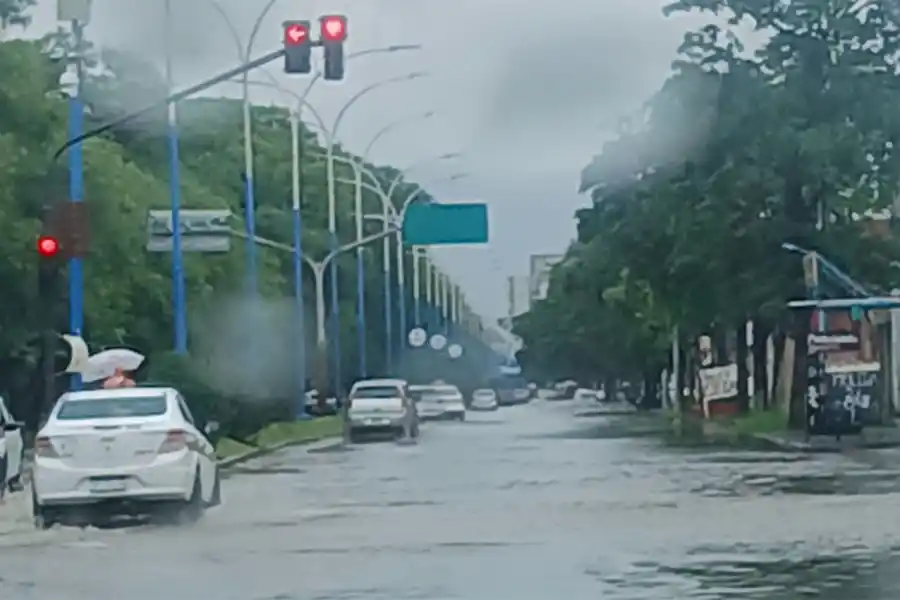 La fuerte lluvia dejó a miles de usuarios sin luz en diferentes zonas de la Capital