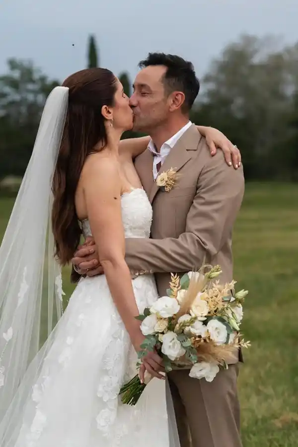 Una de las postales del casamiento de Luciano Pereyra con Julia Rezzuto. 