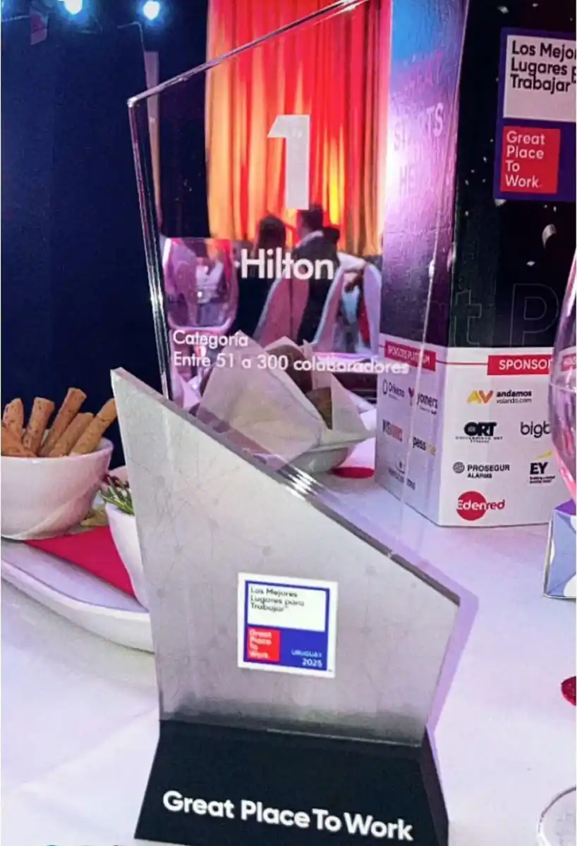 PREMIO. Hilton Uruguay fue reconocida por cuarto año consecutivo como la mejor empresa para trabajar del país. / SOFÍA SUNBLAD LINKEDIN