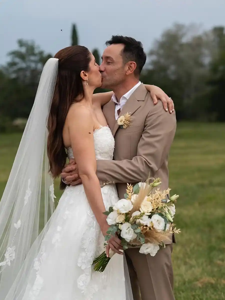 Una de las postales del casamiento de Luciano Pereyra con Julia Rezzuto. 
