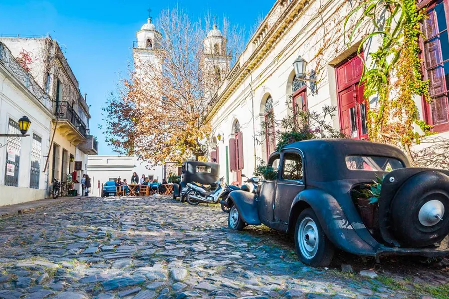 ESTILO RETRO. Colonia es una de las ciudades más visitadas por argentinos. / TURSIMOCITY