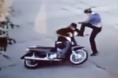 Motochorro le robó a una mujer, se cayó durante la huida y recibió una golpiza