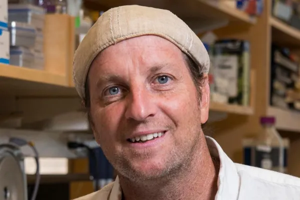 Se recibió de médico en la UNT, es profesor en Harvard y asegura que los avances son imparables en la lucha contra el cáncer