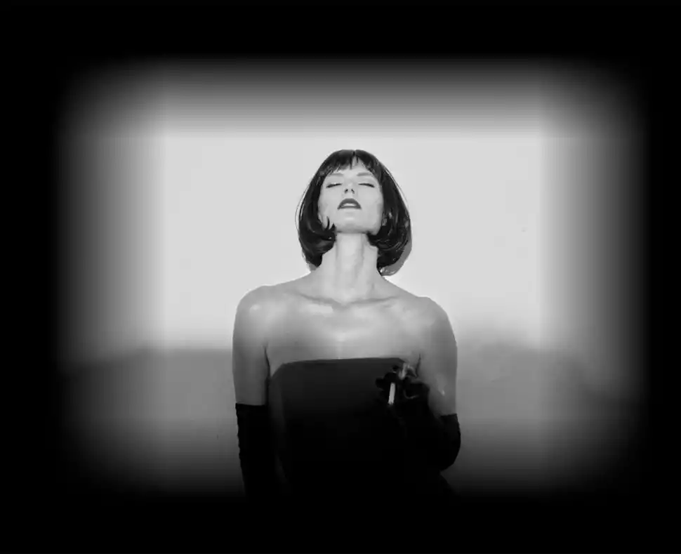 Streaming: Hollywood va por brujas, muñecas y cine mudo