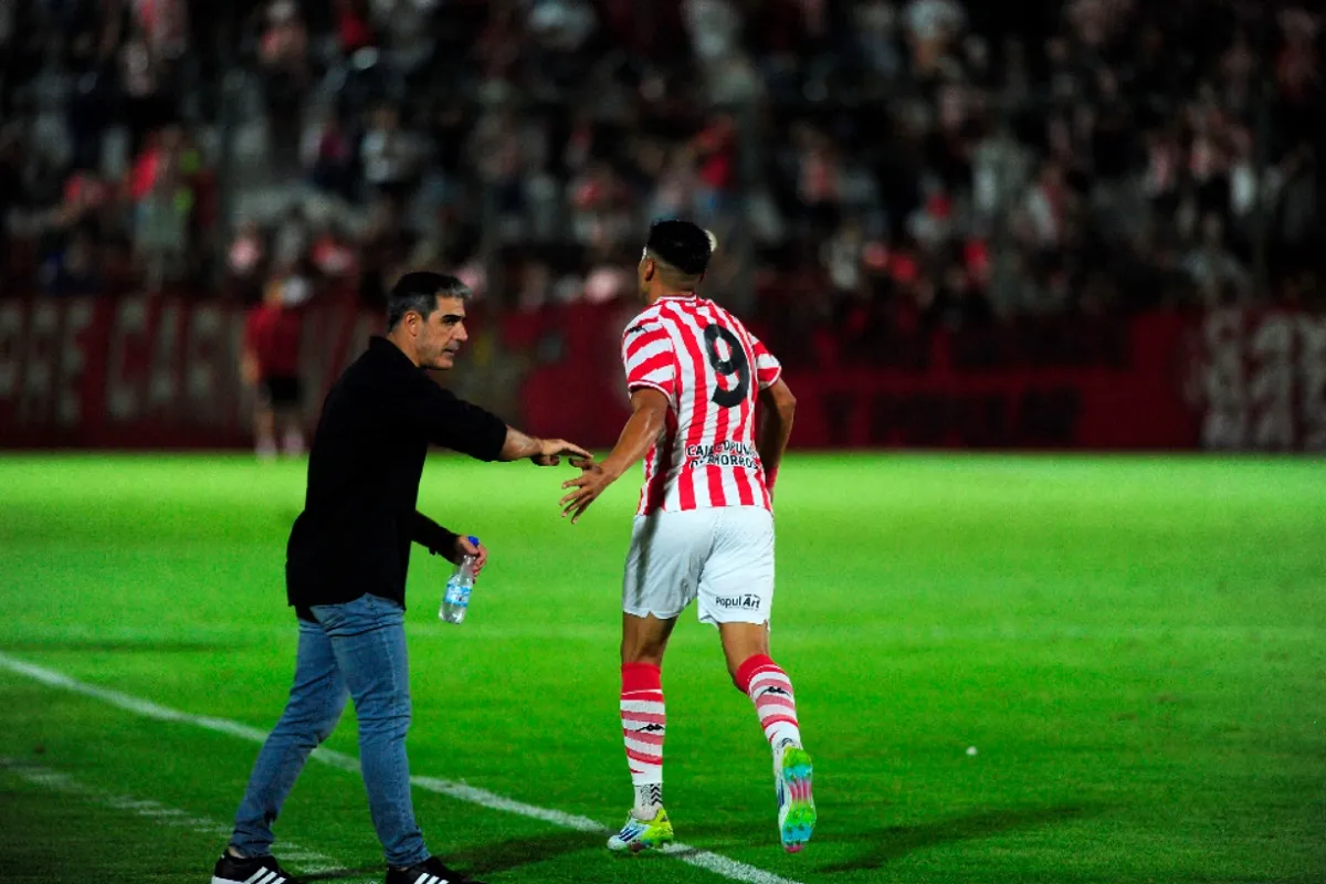 LEGIBLES. Los números en la camiseta se agrandaron para que sean más visibles tanto para los hinchas como para la televisión.