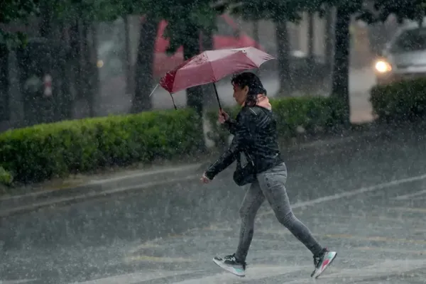 Alerta naranja y amarilla por tormentas: ¿a qué hora se larga la lluvia?