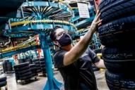 Neumáticos: realizan un paro en tres fábricas por sueldos adeudados y despidos