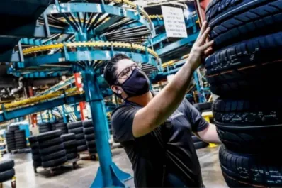 Neumáticos: realizan un paro en tres fábricas por sueldos adeudados y despidos