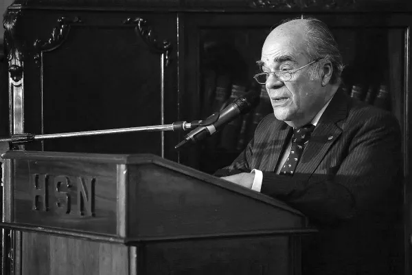 Ningún estudioso de la historia puede ignorar a Carlos Páez de la Torre (h)