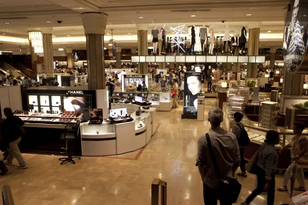 ¡Rematan todo! Cierre de más de 100 locales de una reconocida tienda