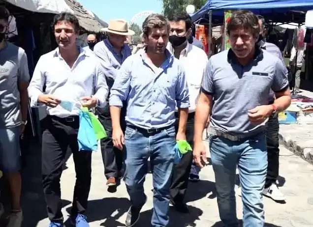 OTROS TIEMPOS. Los radicales Sánchez y Campero, con Ricardo Bussi.