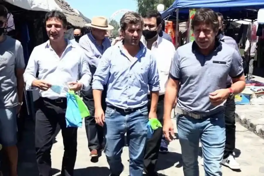 OTROS TIEMPOS. Los radicales Sánchez y Campero, con Ricardo Bussi.