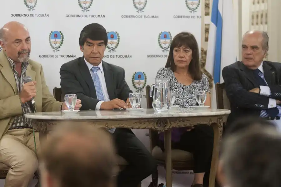 COLECCIÓN DEL BICENTENARIO. La presentación oficial: Tío Vallejo, Saguir, Acevedo, Bravo y Páez de la Torre.