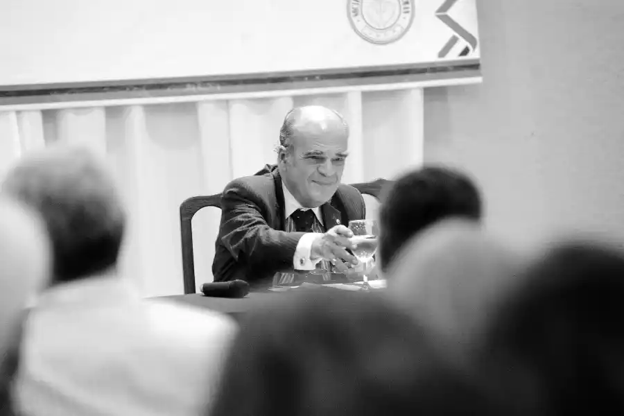 Ningún estudioso de la historia puede ignorar a Carlos Páez de la Torre (h)