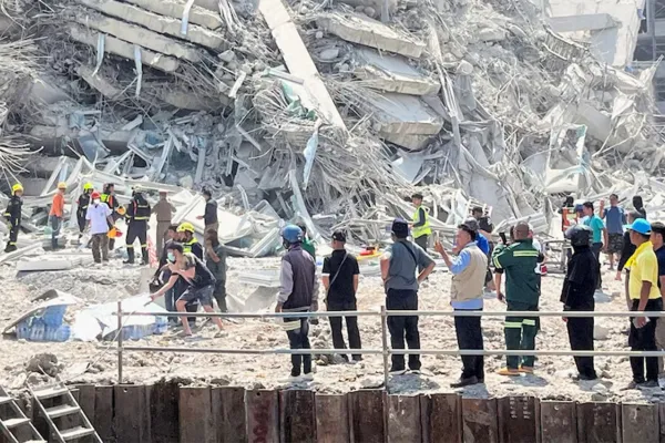 Un sismo de 7,7 sacudió Tailandia: colapsó un edificio y hay 40 personas atrapadas entre los escombros