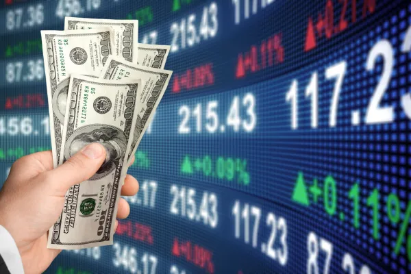 Tensión en el mercado: caen el Merval y los bonos en dólares