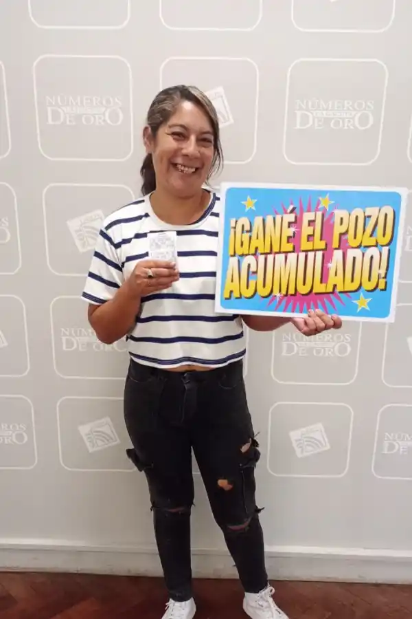 GANADORA. Jessica Mariana Lencina, feliz por su fortuna.