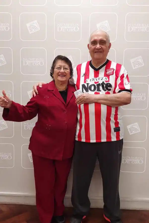 ACOMPAÑADO. Segundo Pujales y su esposa en LA GACETA.