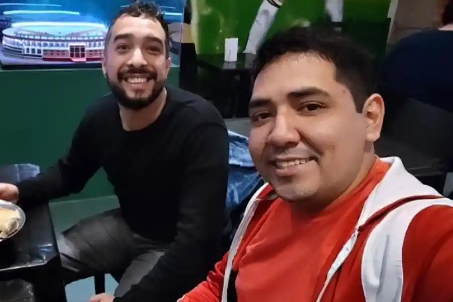 COMPAÑEROS DE LA UNT. Sebastián y Gustavo son compañeros de proyecto en la materia final de su carrera. / INSTAGRAM @sebas_astesana