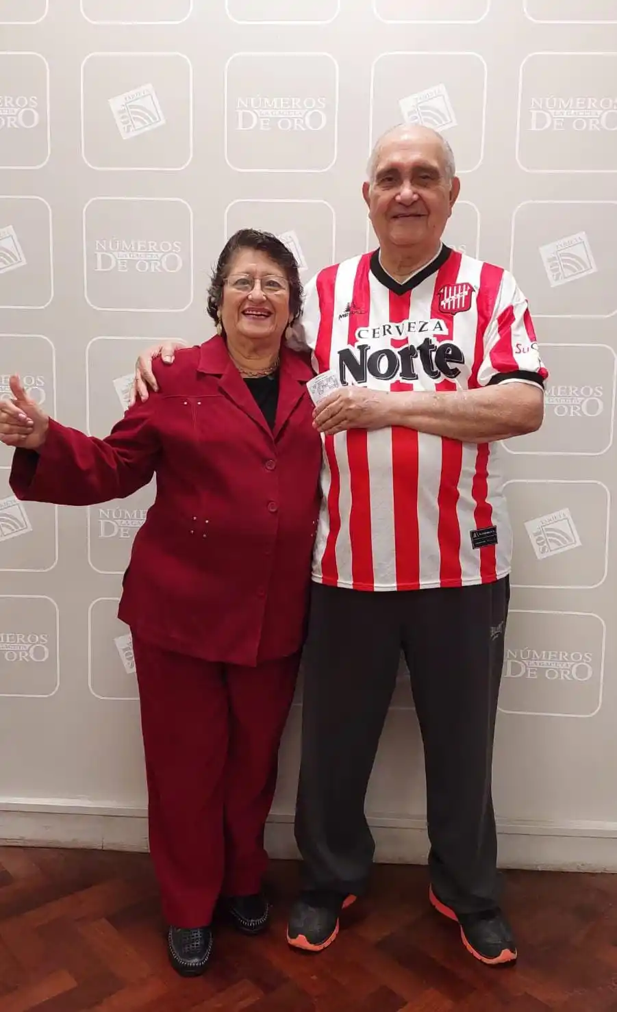 ACOMPAÑADO. Segundo Pujales y su esposa en LA GACETA.