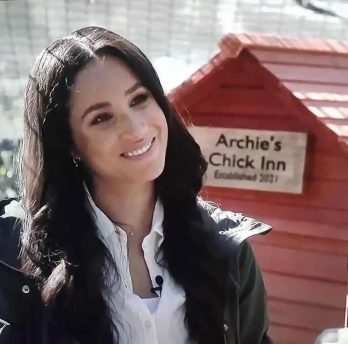Meghan con su gallinero llamado como su hijo Archie.