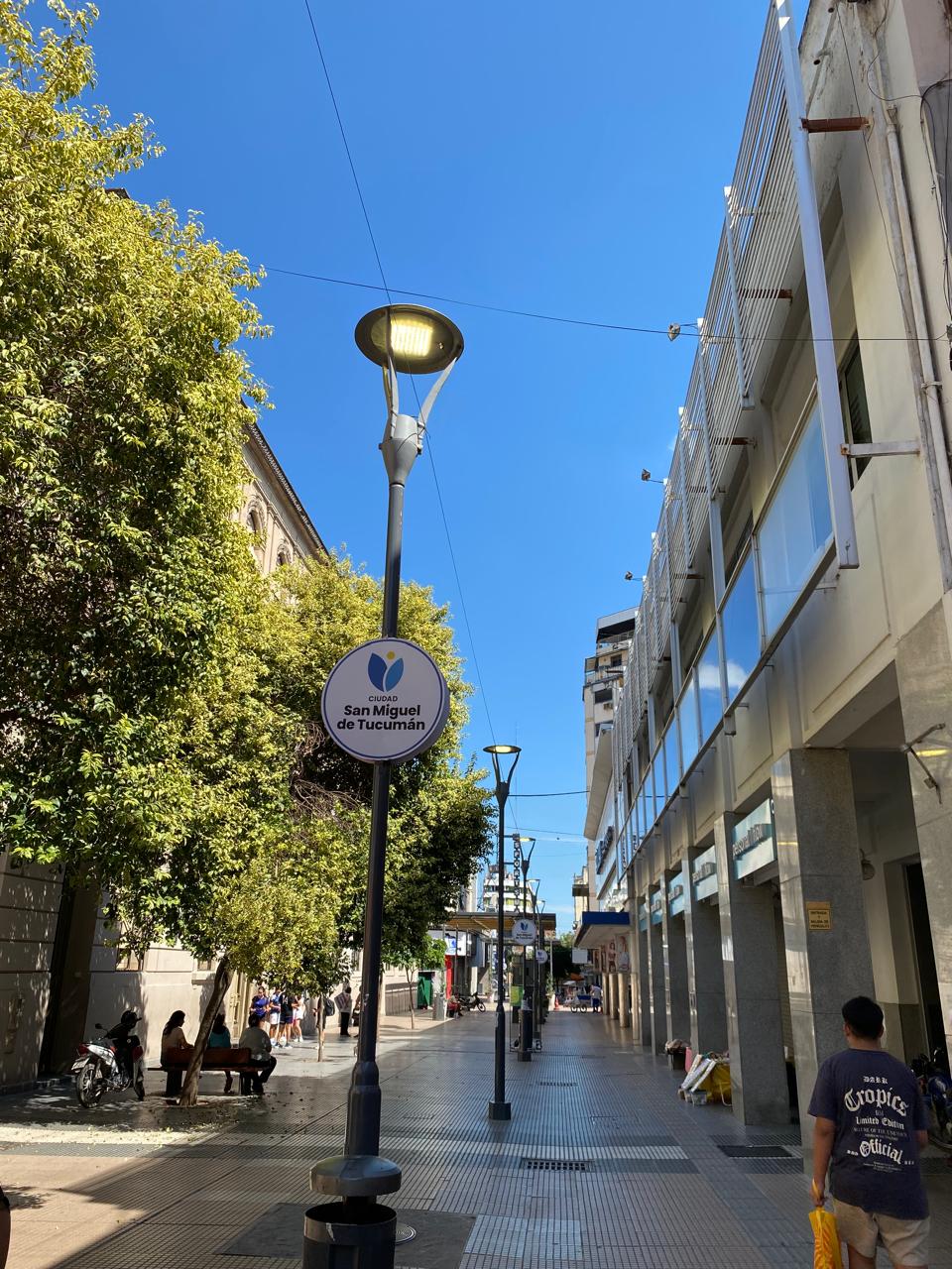 Las fotos que no viste: nuevos semáforos y luces encendidas durante el día
