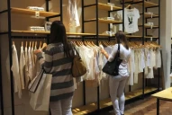 Industria textil: el Gobierno oficializó la reducción de aranceles a la importación de ropa y calzado