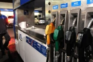 Alivio en el surtidor: YPF anunció que bajará los combustibles un  4% desde mañana