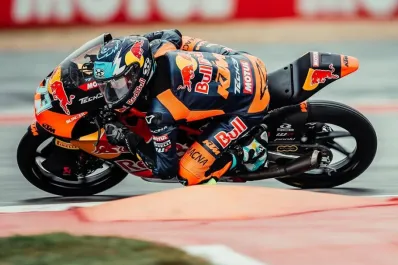 Así fue la durísima caída del argentino Valentín Perrone en el GP de Austin del Moto3
