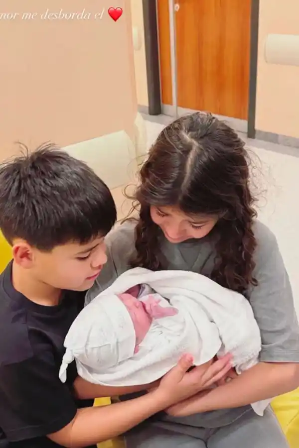 Leandro Paredes fue padre por tercera vez junto a Camila Galante: el particular nombre que eligió