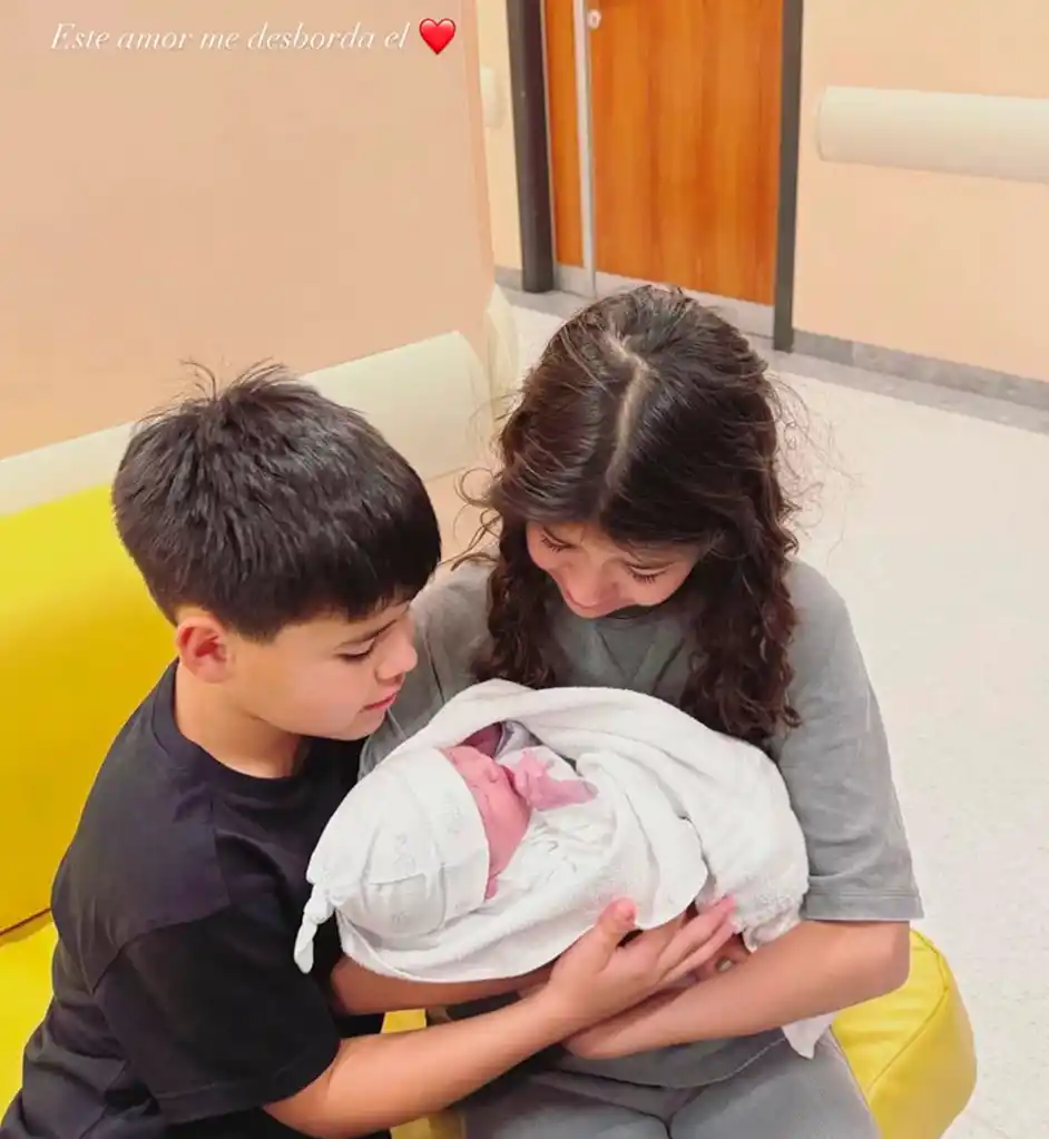 Leandro Paredes fue padre por tercera vez junto a Camila Galante: el particular nombre que eligió