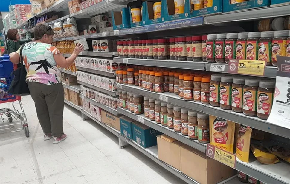 EN LAS GÓNDOLAS. El Gobierno nacional intenta sostener el esquema de desaceleración inflacionaria.